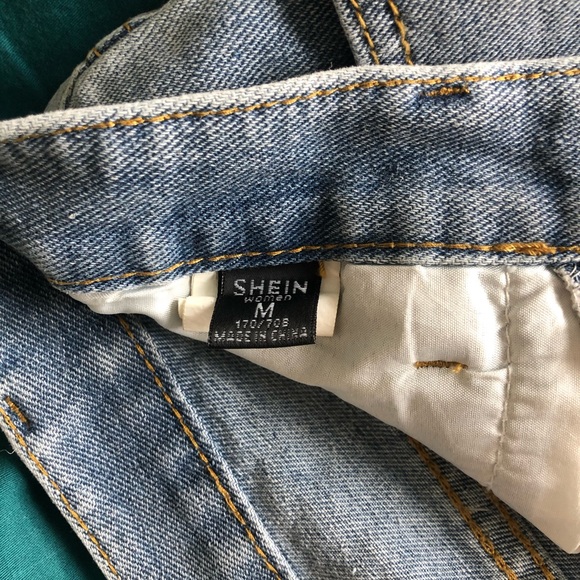 Destroyed Jean shorts - Picture 2 of 4